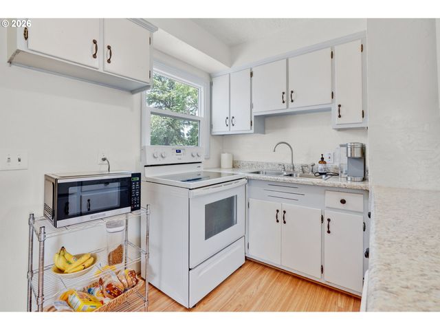 12325 Ne OREGON St, Portland, OR 97230