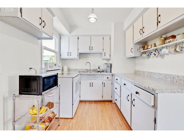 12325 Ne OREGON St, Portland, OR 97230