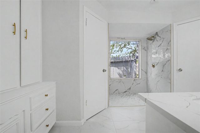 414 N Pecan Dr, Tomball, TX 77375