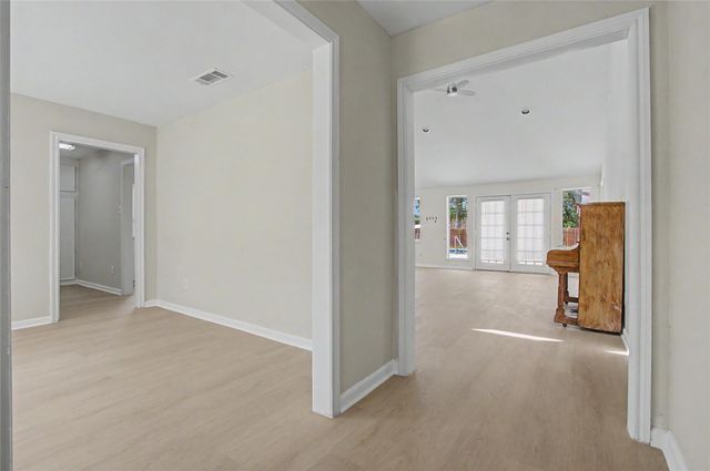 414 N Pecan Dr, Tomball, TX 77375