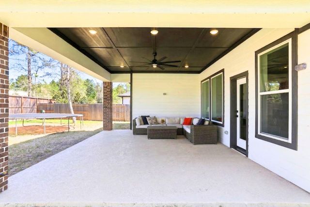 401 N Pilazzo Street, Montgomery, TX 77316