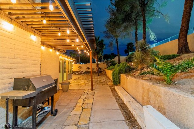 2457 Swan Lane, Las Vegas, NV 89121