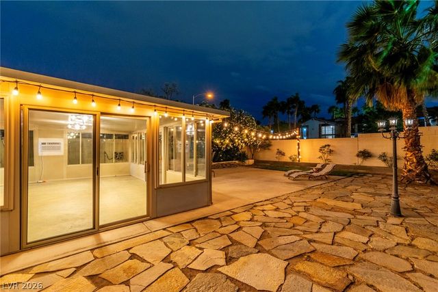 2457 Swan Lane, Las Vegas, NV 89121