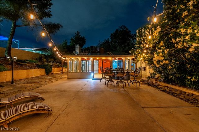 2457 Swan Lane, Las Vegas, NV 89121