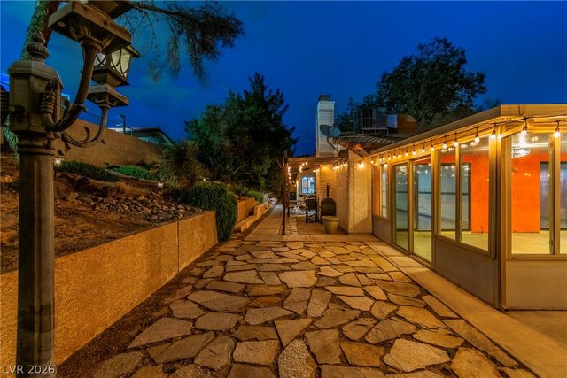 2457 Swan Lane, Las Vegas, NV 89121