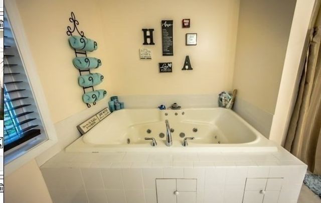 25 Morningside Dr, Haverhill, MA 01832