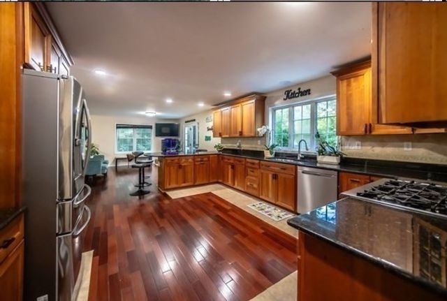 25 Morningside Dr, Haverhill, MA 01832