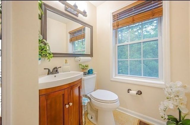 25 Morningside Dr, Haverhill, MA 01832