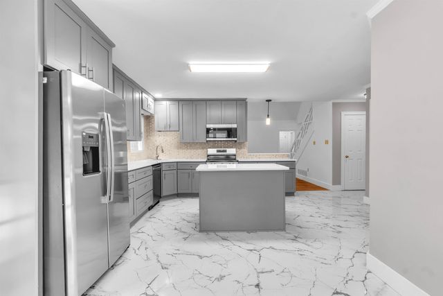 8756 RIVERWOOD FARMS PKY, Memphis, TN 38016