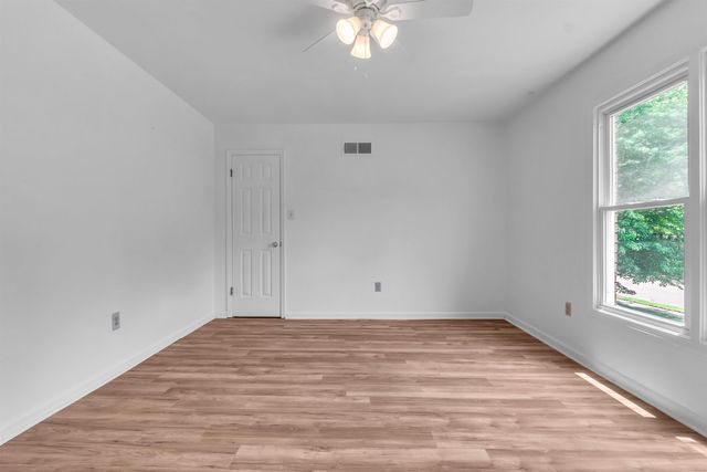 8756 RIVERWOOD FARMS PKY, Memphis, TN 38016