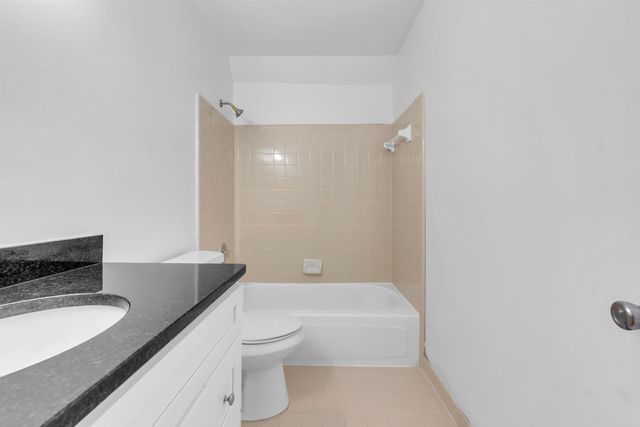 8756 RIVERWOOD FARMS PKY, Memphis, TN 38016