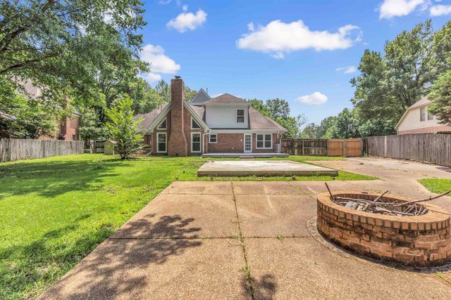 8756 RIVERWOOD FARMS PKY, Memphis, TN 38016