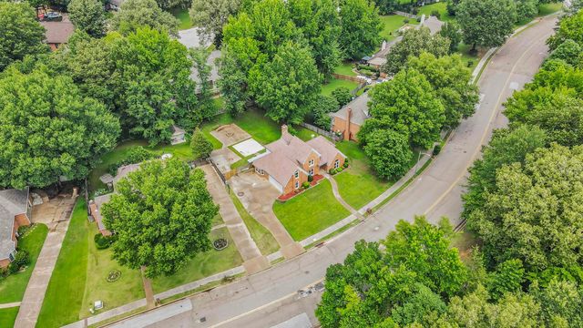 8756 RIVERWOOD FARMS PKY, Memphis, TN 38016