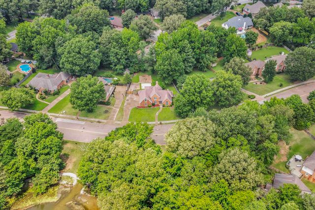 8756 RIVERWOOD FARMS PKY, Memphis, TN 38016