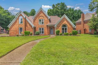 8756 RIVERWOOD FARMS PKY, Memphis, TN 38016