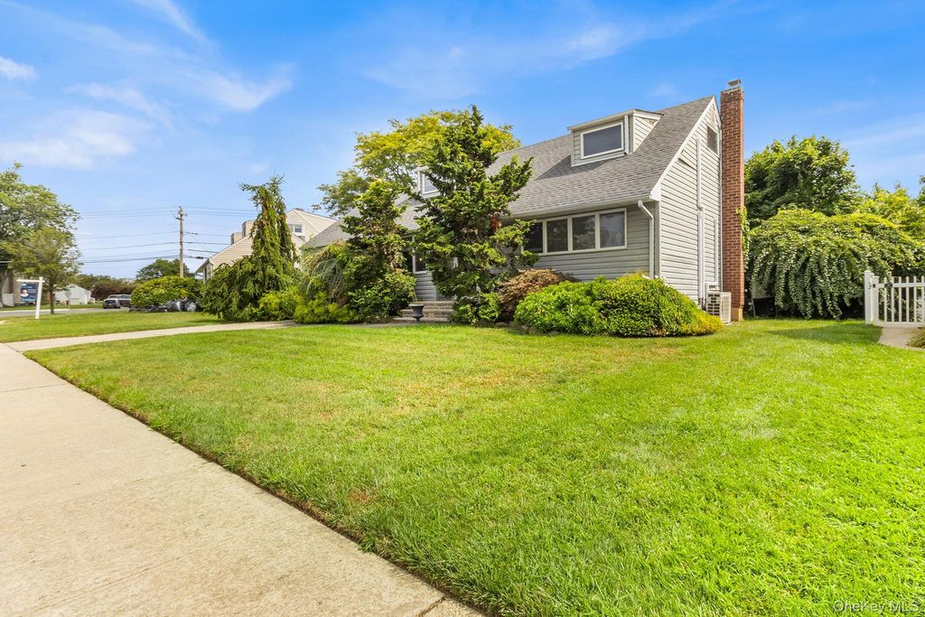 2075 Alan Drive, Seaford, NY 11783 — photo 2