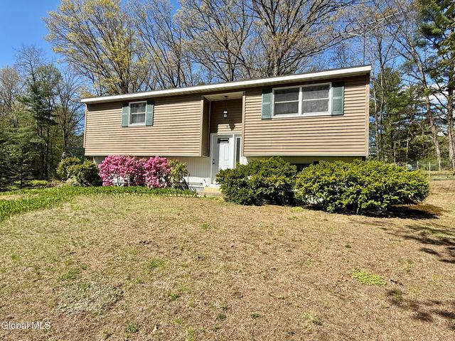 8 Kimberly Lane, Moreau, NY 12828