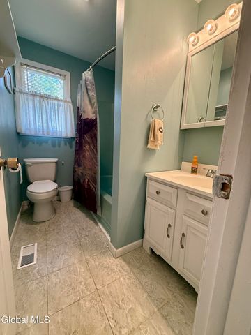 8 Kimberly Lane, Moreau, NY 12828
