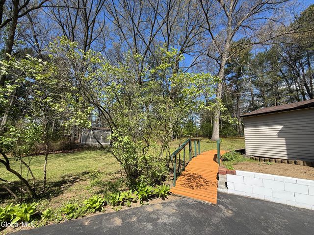 8 Kimberly Lane, Moreau, NY 12828