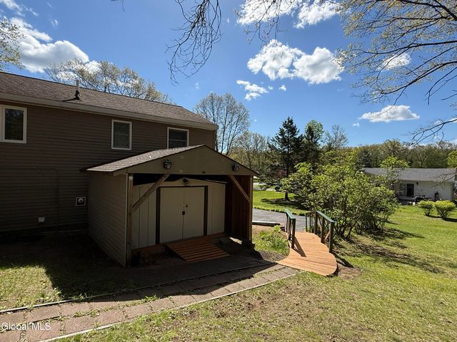 8 Kimberly Lane, Moreau, NY 12828