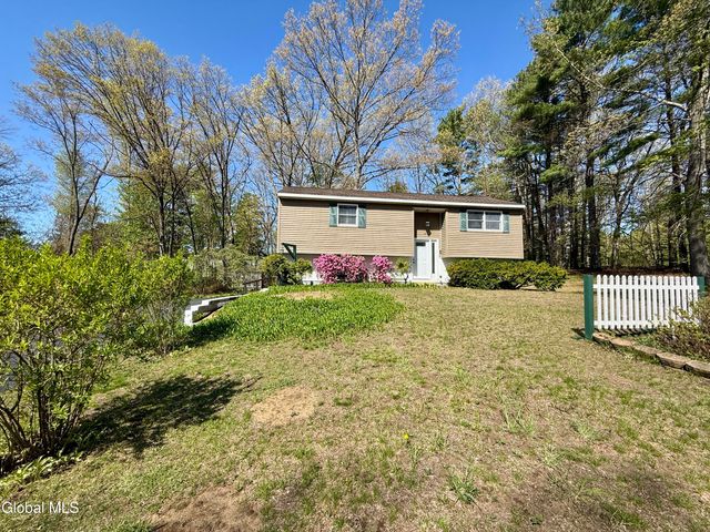 8 Kimberly Lane, Moreau, NY 12828
