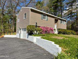 8 Kimberly Lane, Moreau, NY 12828