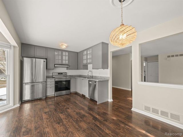 1428 Crescent Lane, Rochester Hills, MI 48306