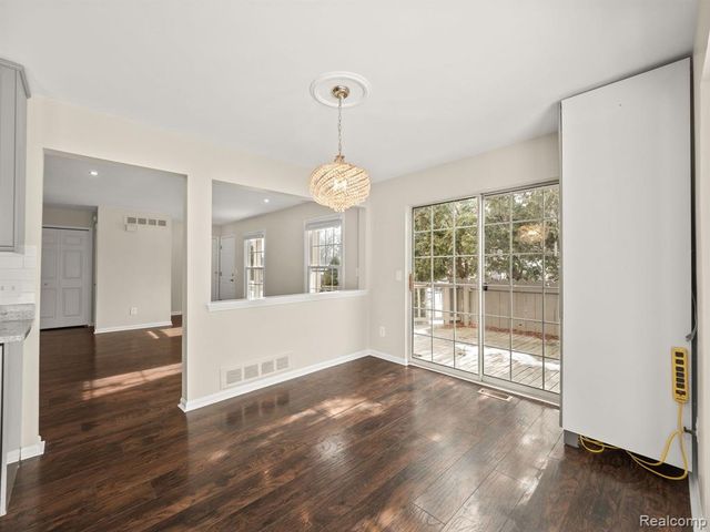 1428 Crescent Lane, Rochester Hills, MI 48306