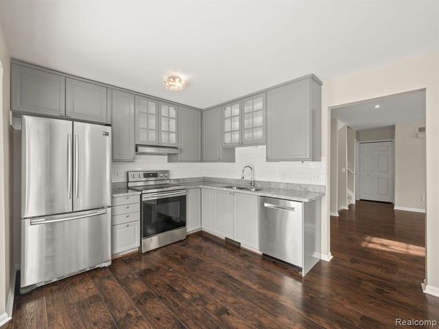 1428 Crescent Lane, Rochester Hills, MI 48306