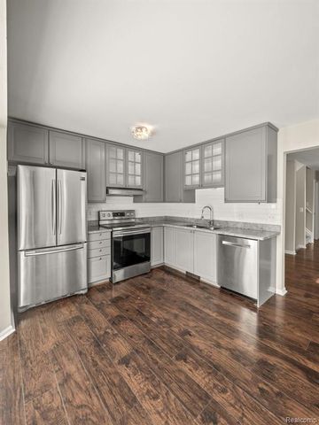1428 Crescent Lane, Rochester Hills, MI 48306