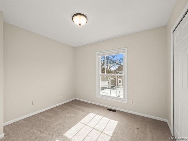 1428 Crescent Lane, Rochester Hills, MI 48306
