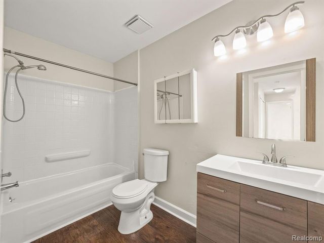 1428 Crescent Lane, Rochester Hills, MI 48306