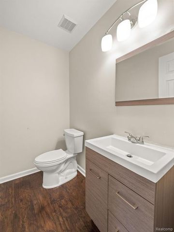 1428 Crescent Lane, Rochester Hills, MI 48306