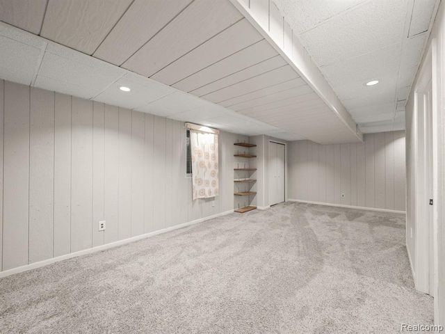 1428 Crescent Lane, Rochester Hills, MI 48306