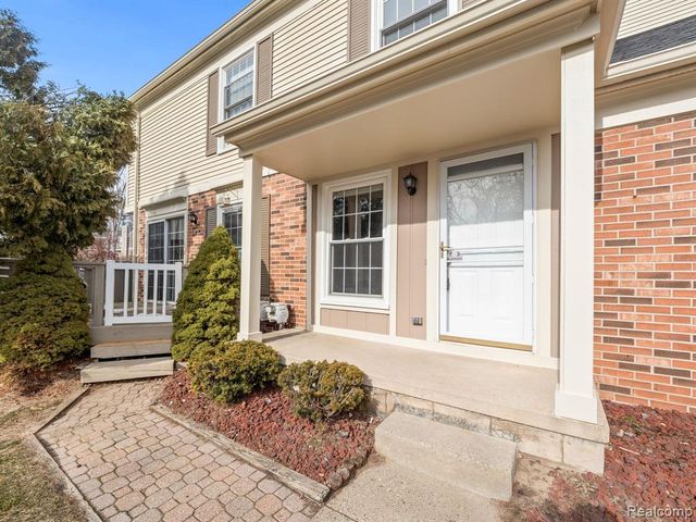 1428 Crescent Lane, Rochester Hills, MI 48306