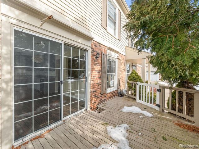1428 Crescent Lane, Rochester Hills, MI 48306