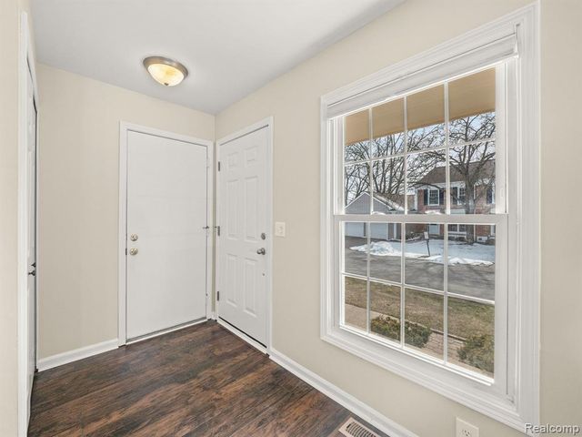 1428 Crescent Lane, Rochester Hills, MI 48306