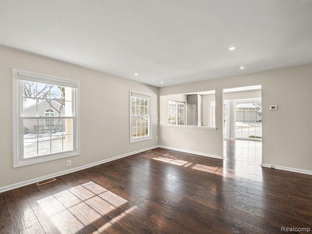 1428 Crescent Lane, Rochester Hills, MI 48306