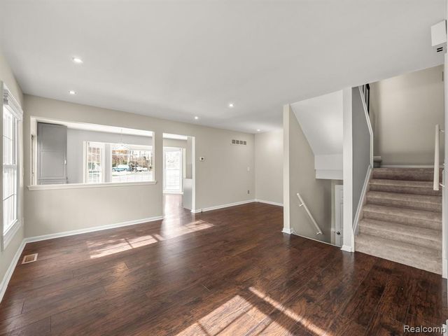 1428 Crescent Lane, Rochester Hills, MI 48306