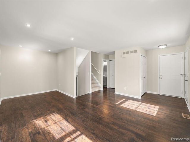 1428 Crescent Lane, Rochester Hills, MI 48306