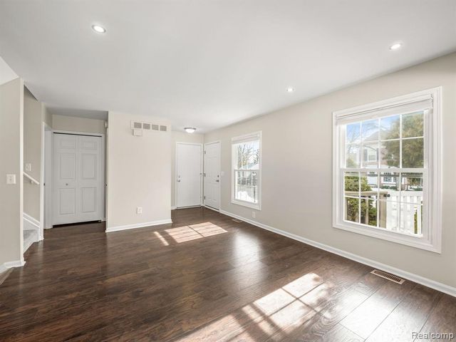 1428 Crescent Lane, Rochester Hills, MI 48306