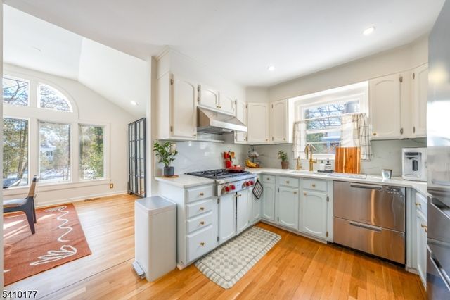 250 Old Short Hills Rd, Millburn Twp., NJ 07078