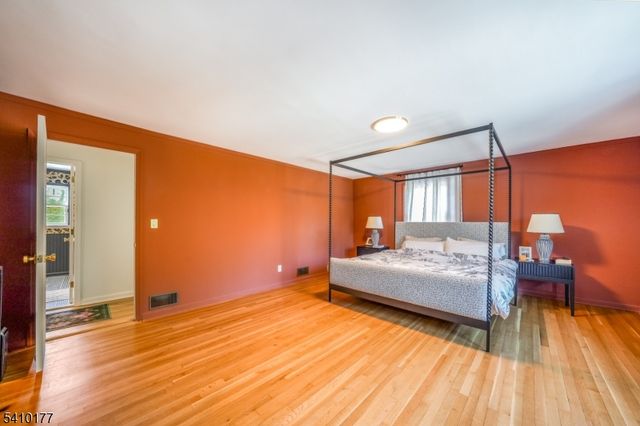 250 Old Short Hills Rd, Millburn Twp., NJ 07078