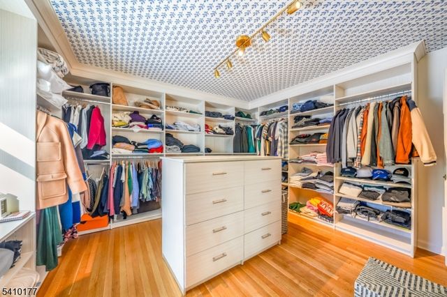 250 Old Short Hills Rd, Millburn Twp., NJ 07078