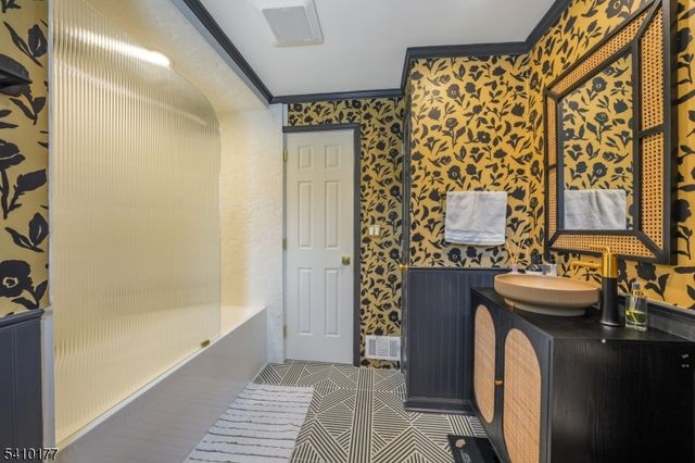 250 Old Short Hills Rd, Millburn Twp., NJ 07078