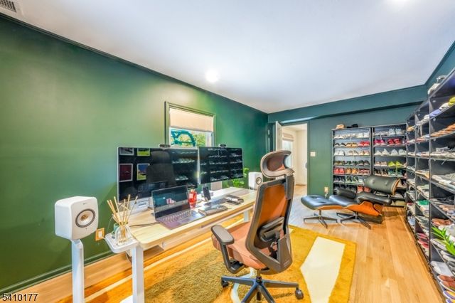 250 Old Short Hills Rd, Millburn Twp., NJ 07078