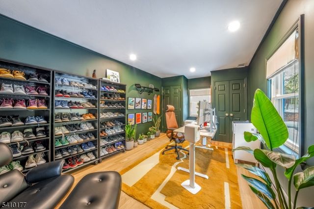 250 Old Short Hills Rd, Millburn Twp., NJ 07078