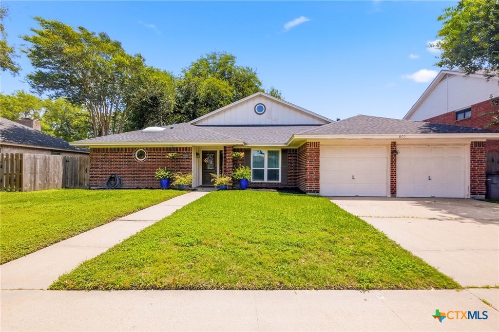 Image 1 of property listing at 805 Santa Fe, Victoria, TX 77904
