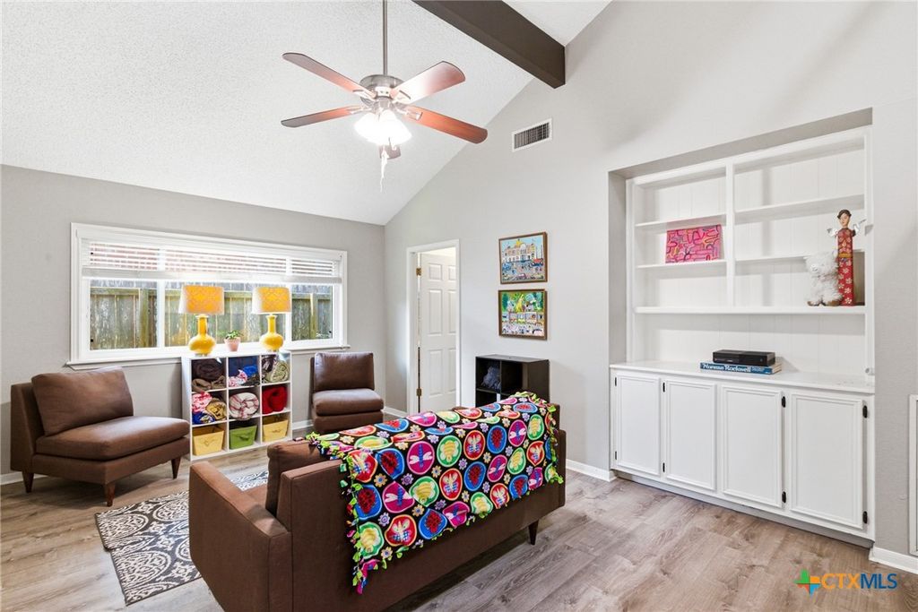 Image 12 of property listing at 805 Santa Fe, Victoria, TX 77904