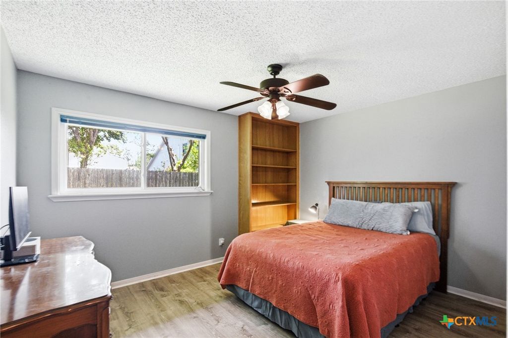 Image 17 of property listing at 805 Santa Fe, Victoria, TX 77904